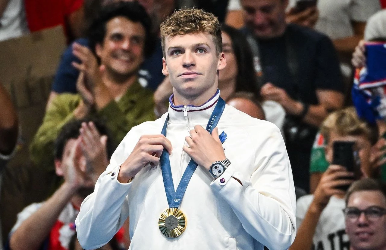 Léon Marchand : “Je vois la joie des Français dans les yeux.”