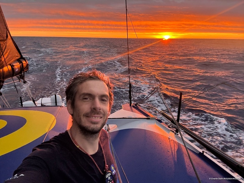 Vendée Globe : Charlie Dalin remporte la course et réalise un exploit incroyable !