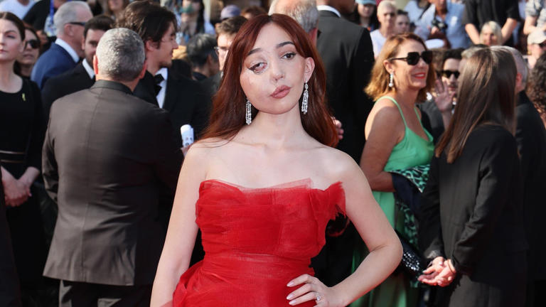 Nikki Lilly fait sensation sur la tapis rouge du Festival de Cannes