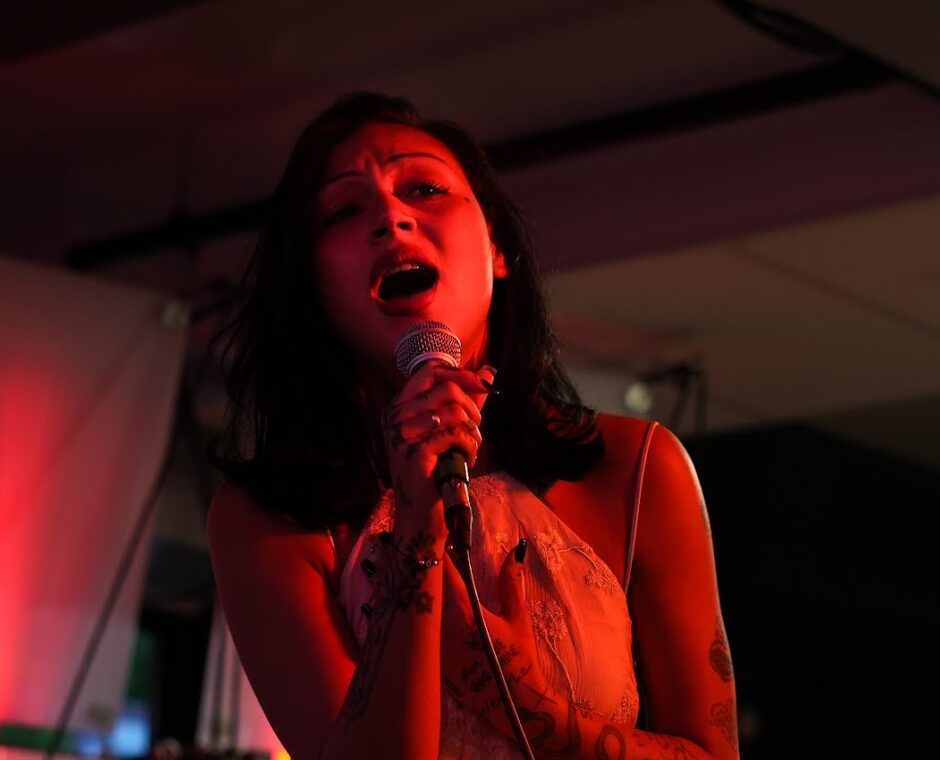 Ogee, une chanteuse avant d’être une influenceuse 