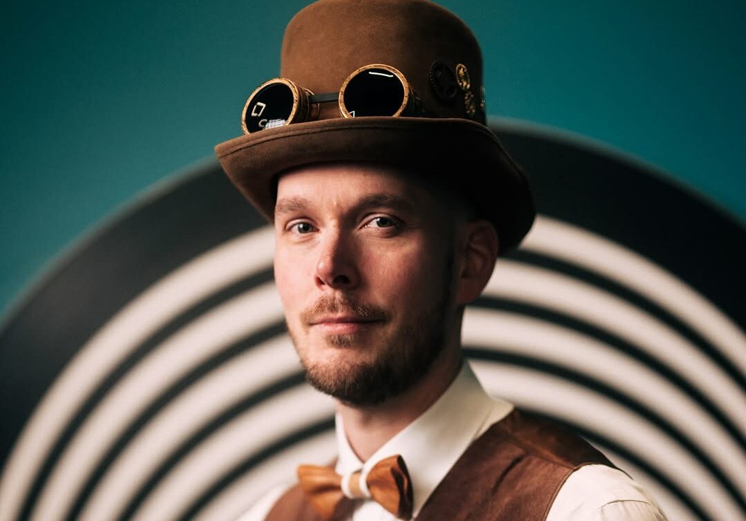 Il hypnotise des sans-abri à la « Journée Positive » !