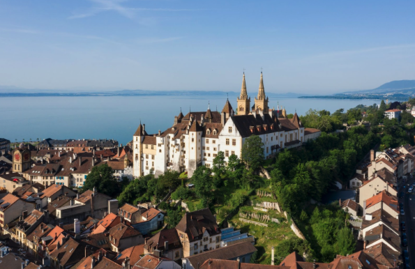 Neuchâtel : le petit joyau Suisse  !
