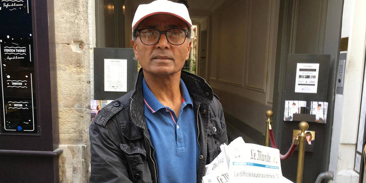 Il est le dernier vendeur de journaux à Paris !