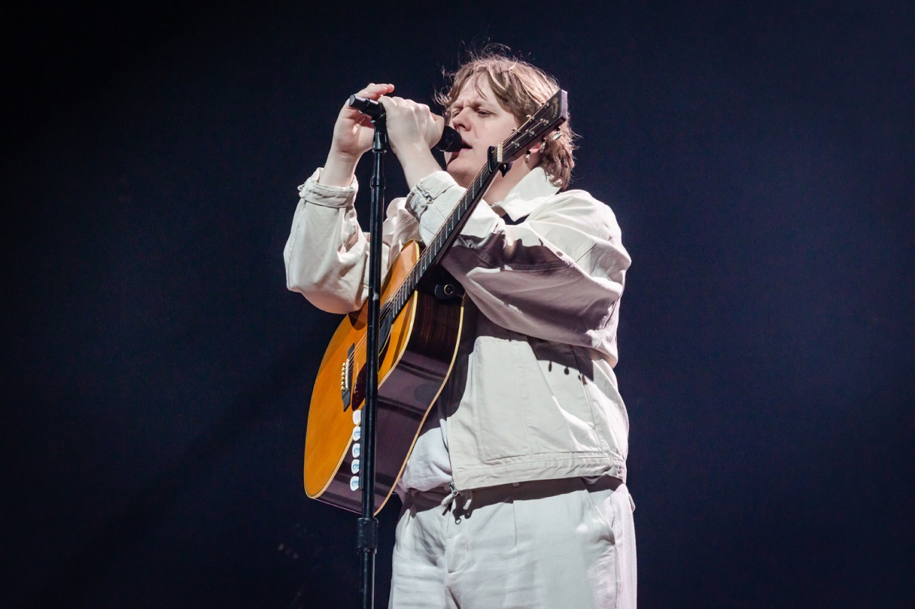 Lewis Capaldi fait une surprise exceptionnelle à ses fans !