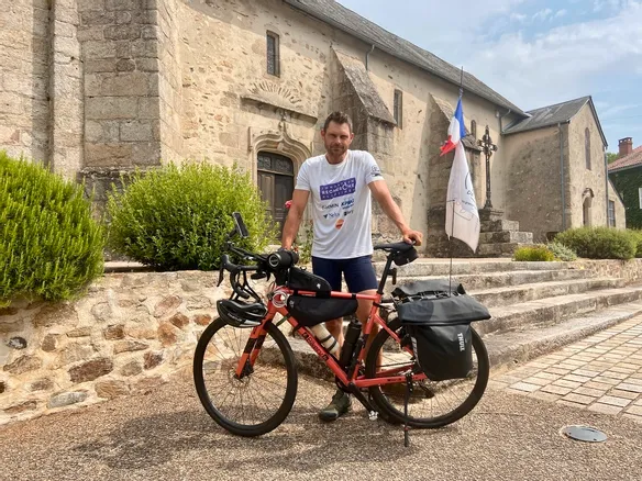 Il dessine une fleur de 5 000 km pour sa mère décédée !