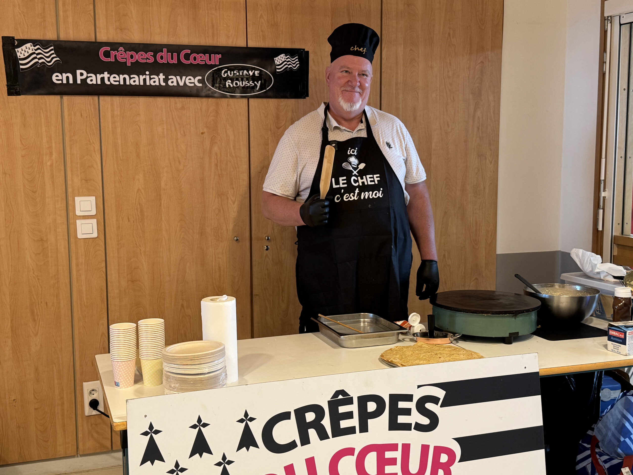 Sylvain offre des crêpes aux enfants malades !