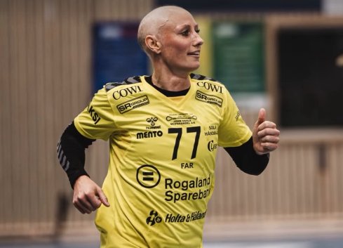 Cette championne olympique de handball revient sur le terrain 5 jours après sa chimiothérapie !