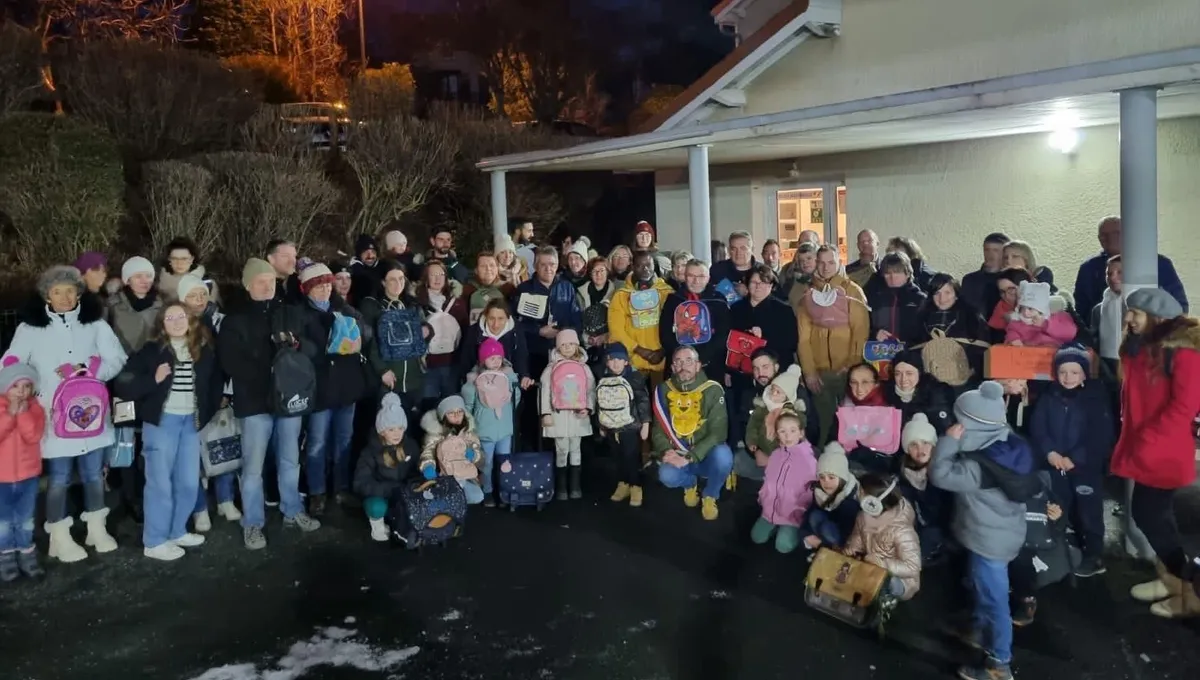 Des élus municipaux en maternelle : une action symbolique à Cussac-sur-Loire !