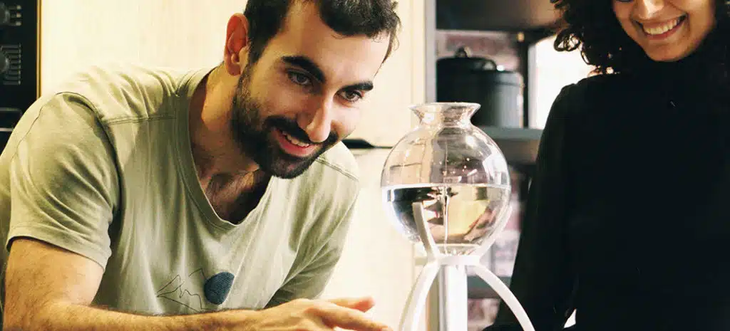 Il réinvente l’eau du robinet : la fontaine d’Eliot Martin séduit déjà le grand public