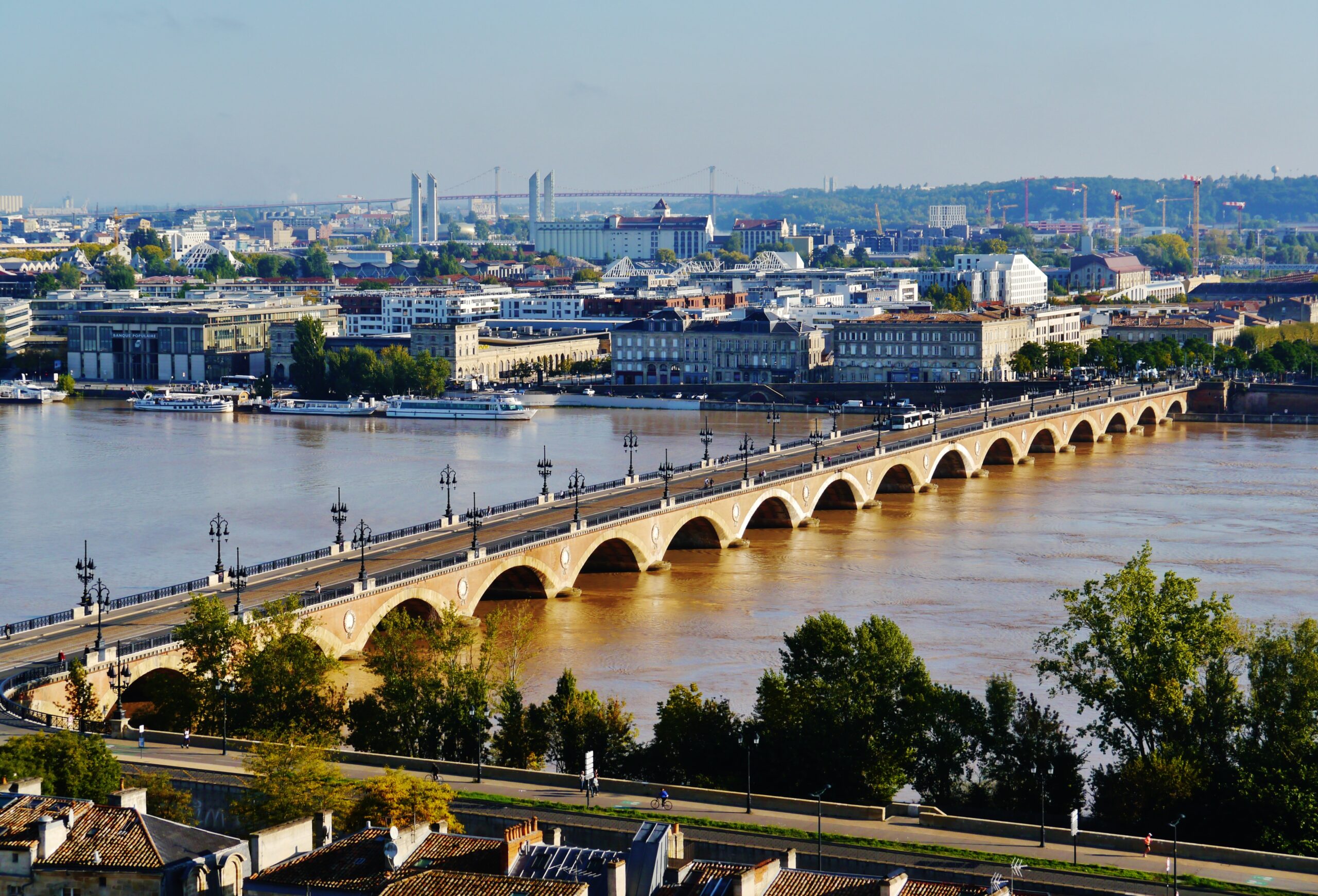 Il plonge dans la Garonne et sauve une jeune femme : le geste héroïque d’un sans-papiers