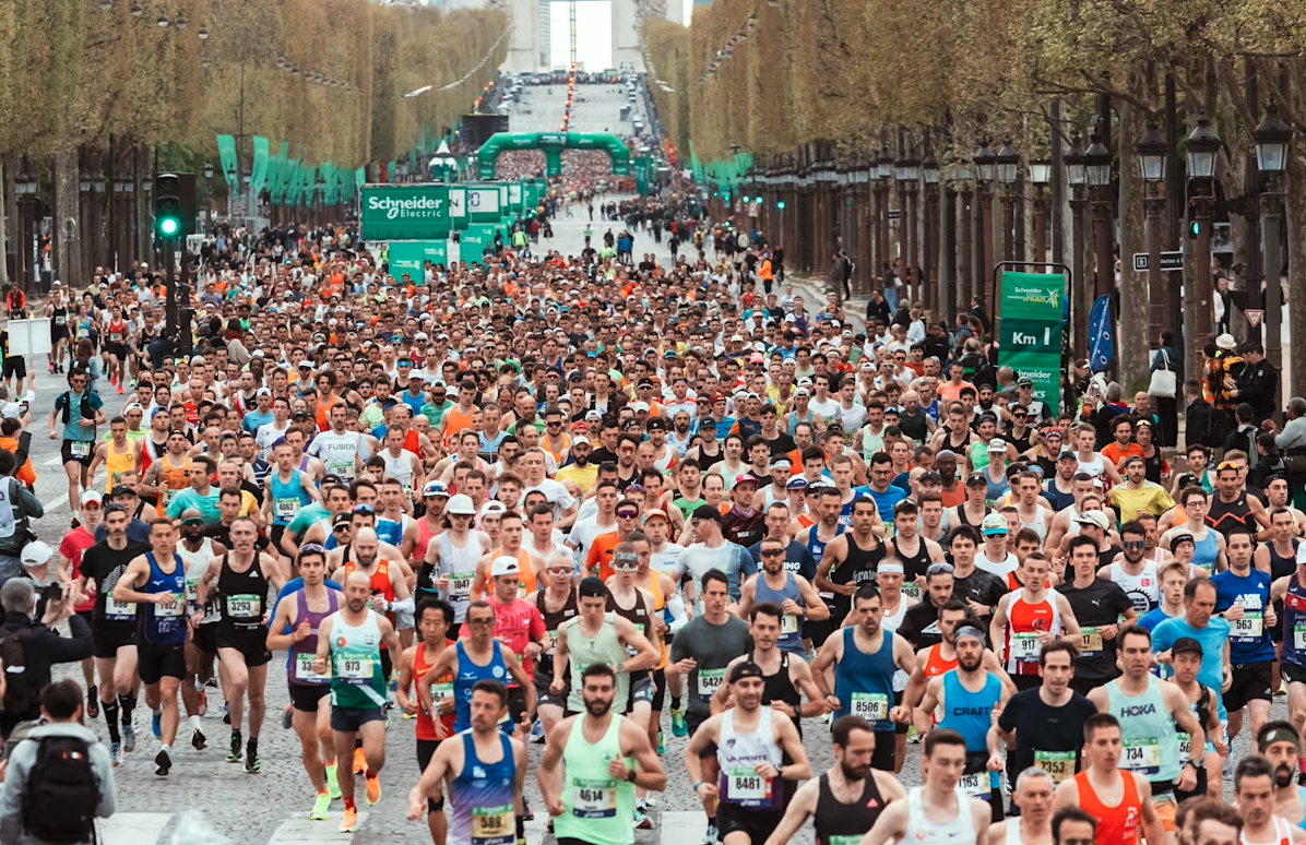 Zéro gobelet, 60 000 coureurs, et une ville en fête : tout ce qu&rsquo;il faut savoir sur le Marathon de Paris 2026