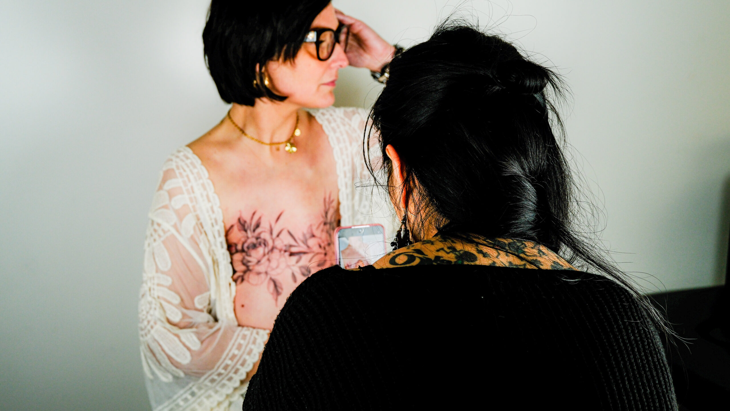 Sœurs d’Encre : quand le tatouage devient un acte de reconstruction