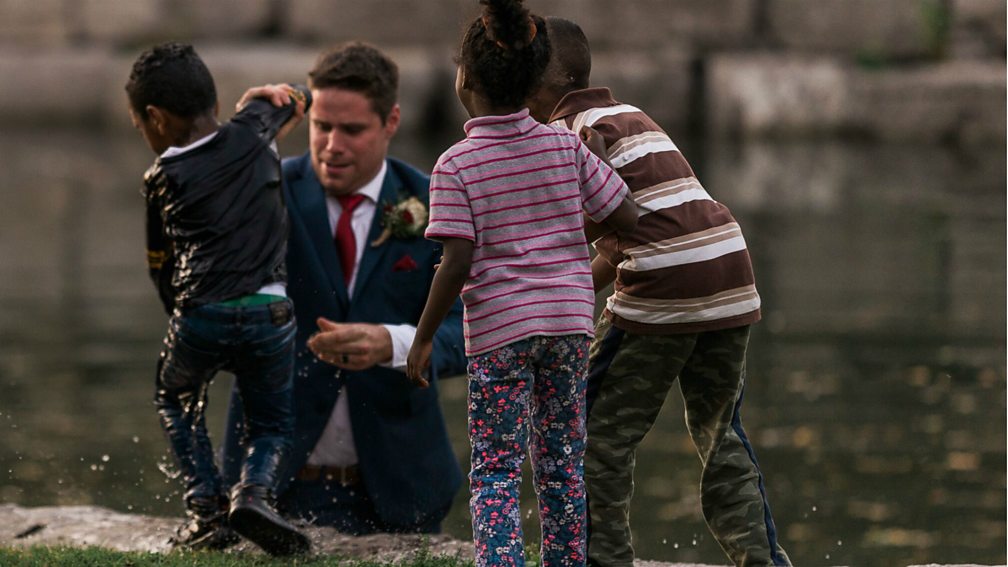 Il sauve un enfant de la noyade le jour de son mariage