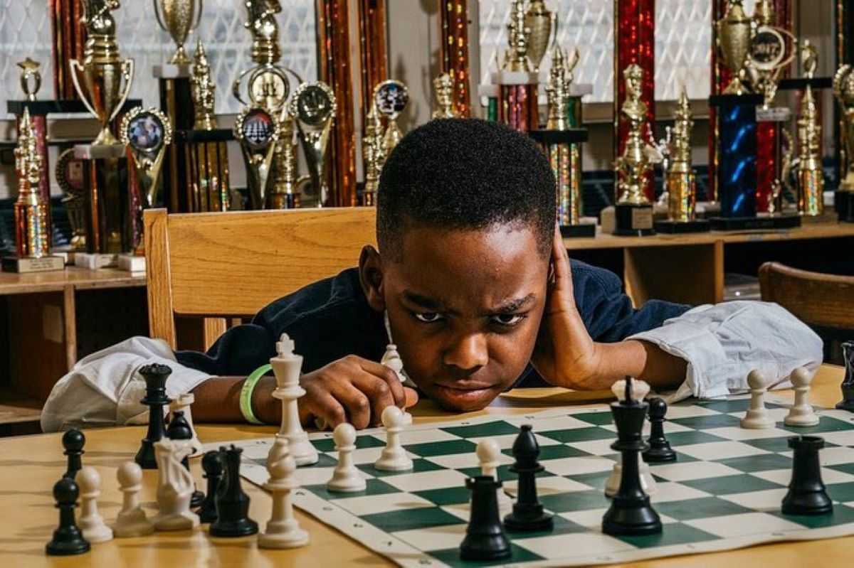De réfugié sans-abri à prodige incontesté des échecs 